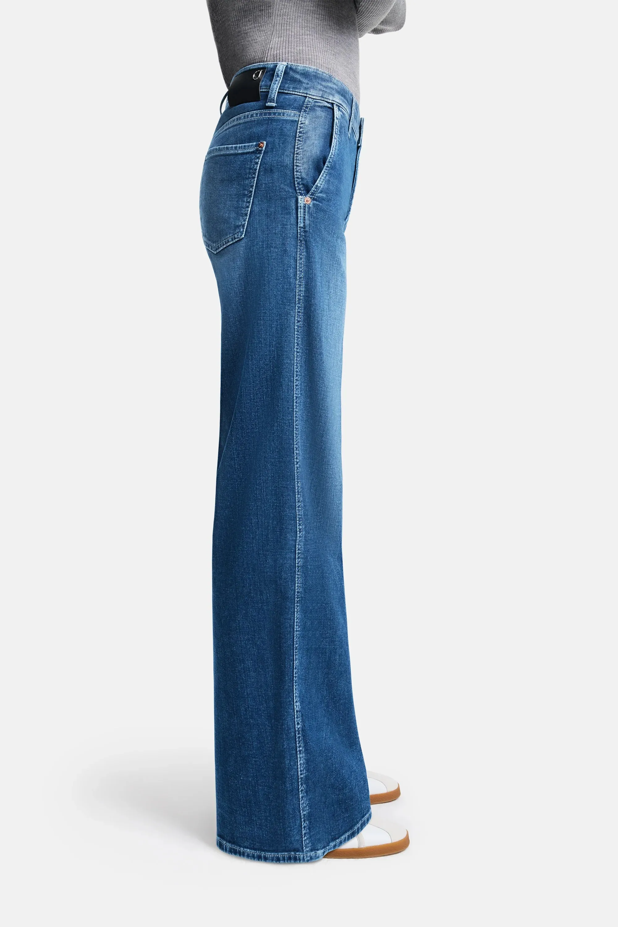 Alek Wide Fit Jeans - Modern Wash