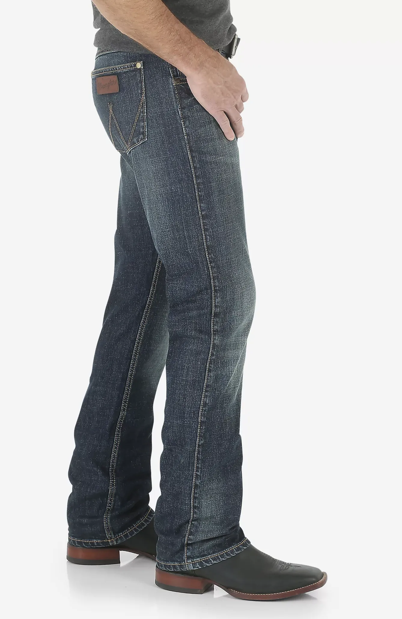 WRANGLER MEN'S RETRO SLIM FIT STRAIGHT LEG JEANS - DARK WASH